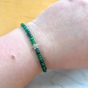 Blue and Green Bead Elastic Bracelet with Silver Flower Bead